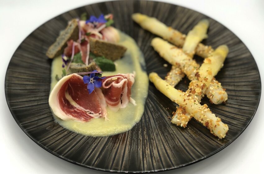  Asperges blanches, jambon ibérique vinaigrette de calamansi et espuma de mayo